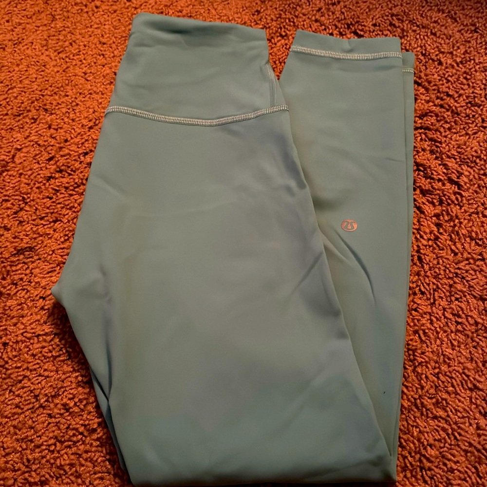 Lululemon Wunder train size 6 25”
Tidal Teal